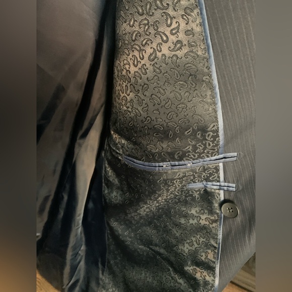 Men’s 46R Perry Ellis Portfolia Blue stripe suit. Pant size 39”x32” - Picture 8 of 9